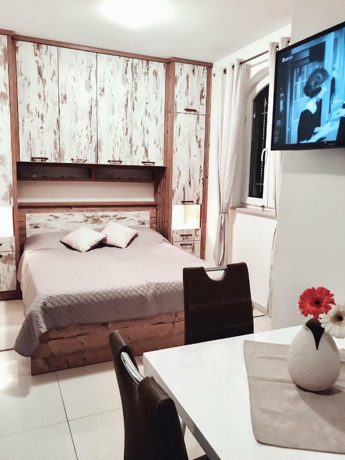 J&b - Beachside Apartman Makarska