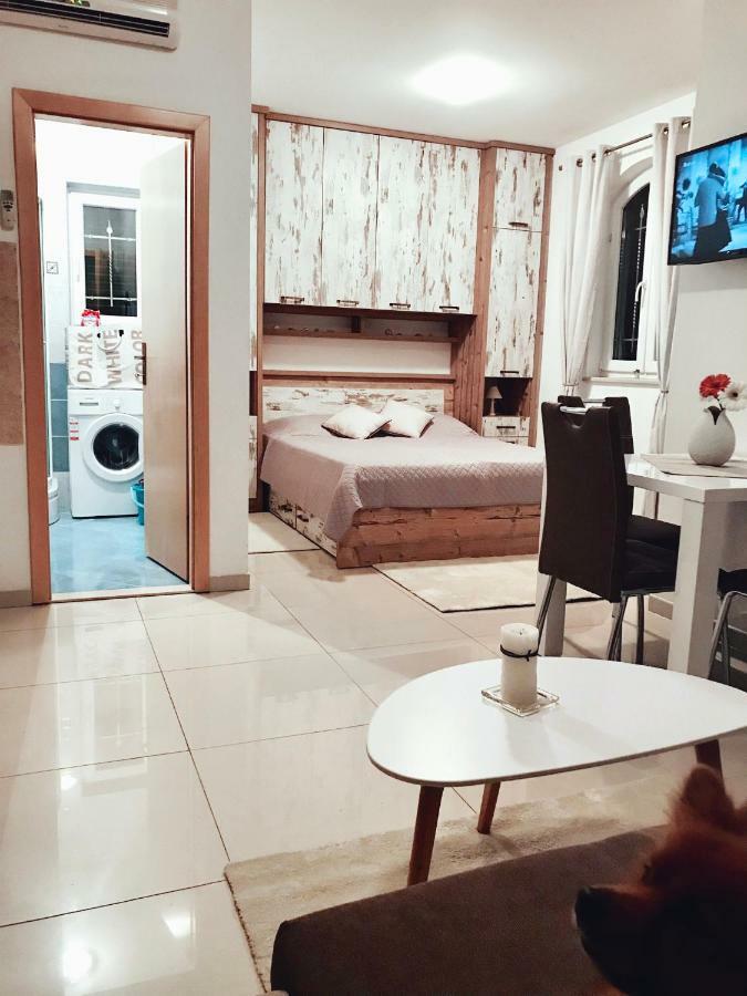 J&b - Beachside Apartman